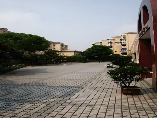 不会唱歌却开演唱会，58岁的郑伊健消费情怀？